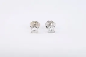 14k White Gold 0.58tcw Diamond Stud Earrings (0.90g.)