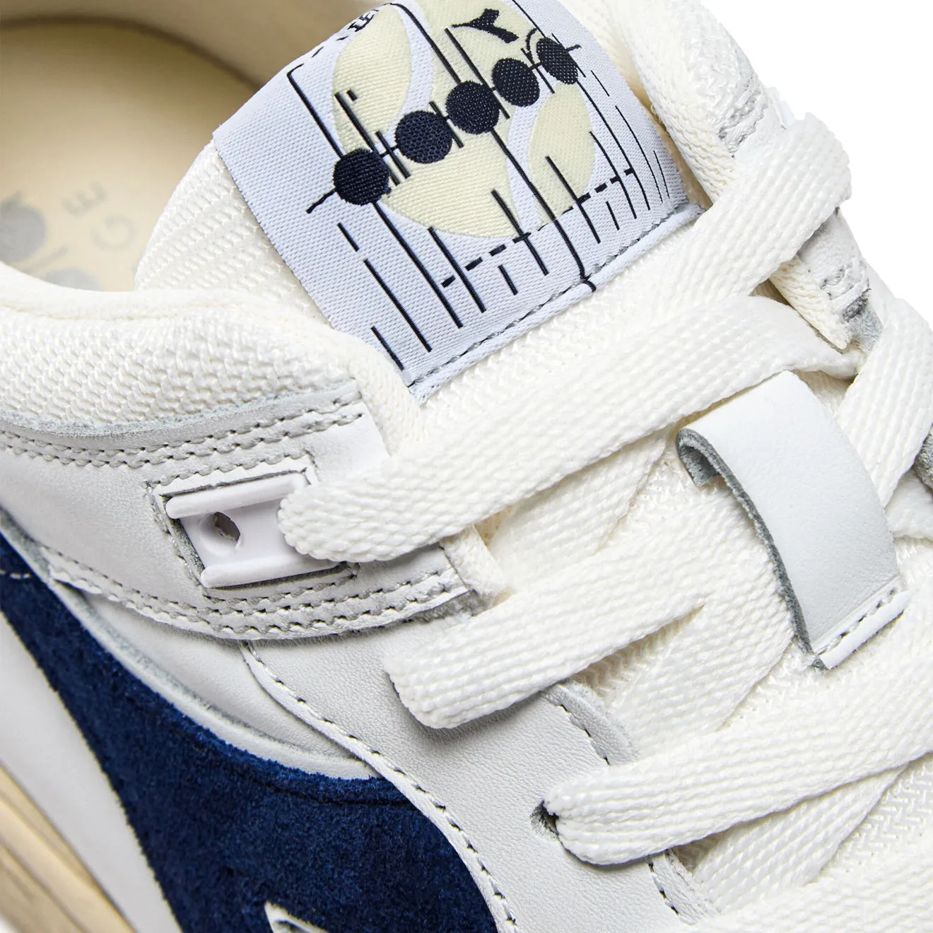 Diadora B.560 Used Trainer White / Blue Corsair