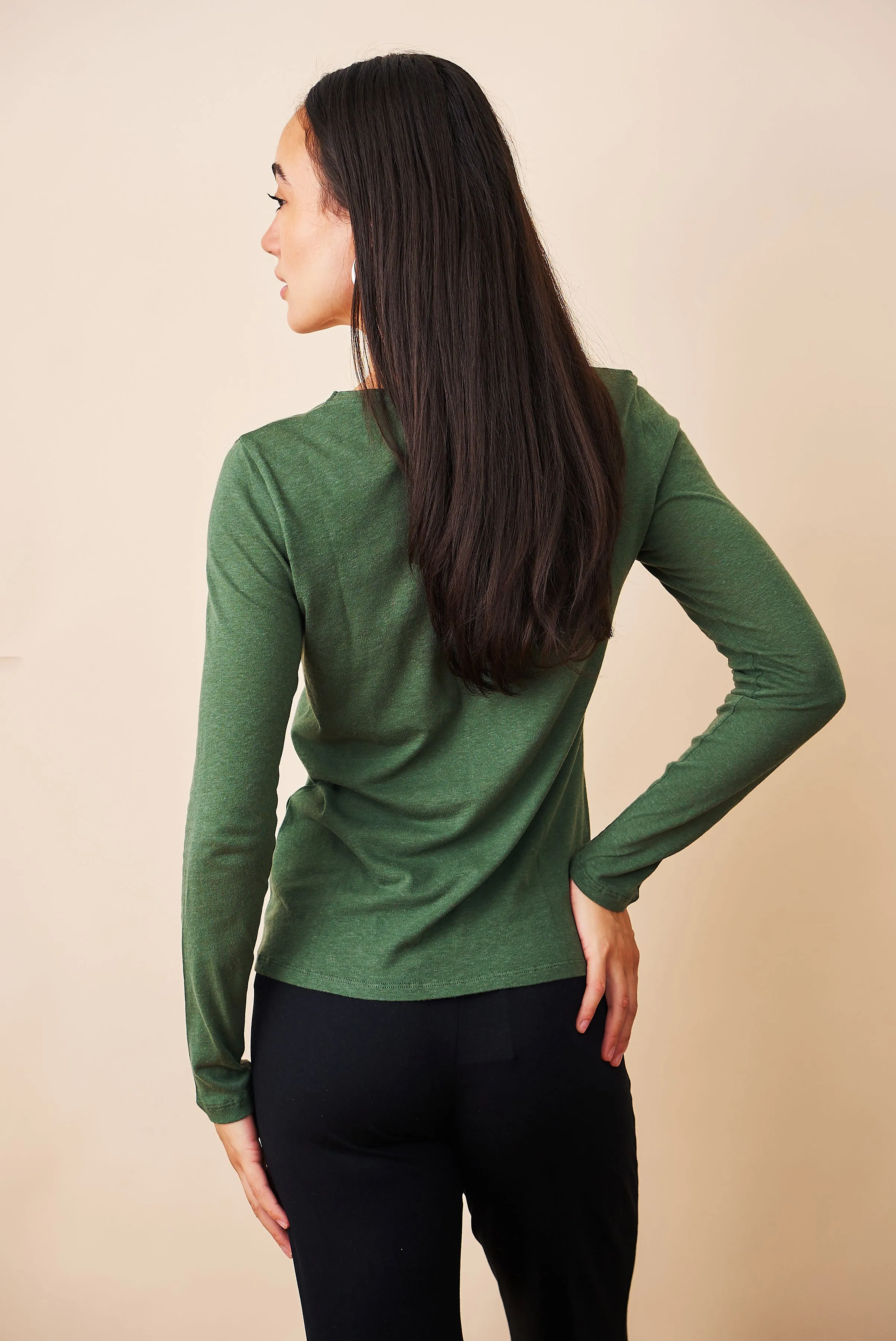 Majestic Cotton/Cashmere Long Sleeve Crewneck in Mousse