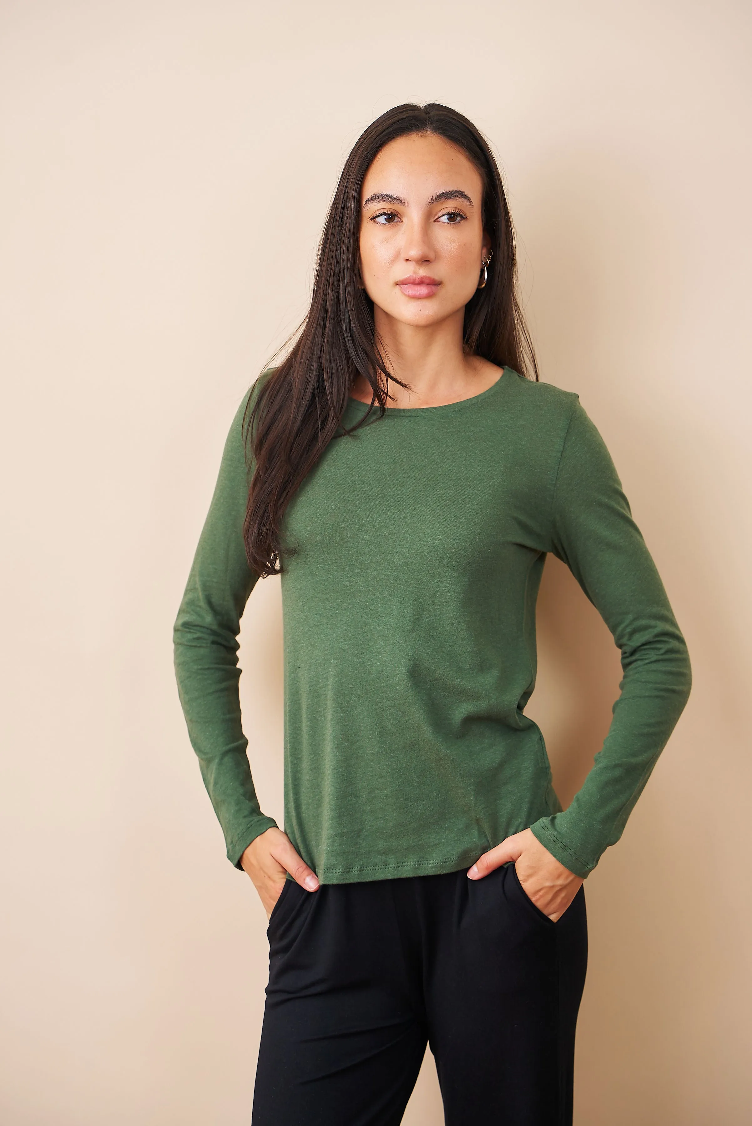 Majestic Cotton/Cashmere Long Sleeve Crewneck in Mousse