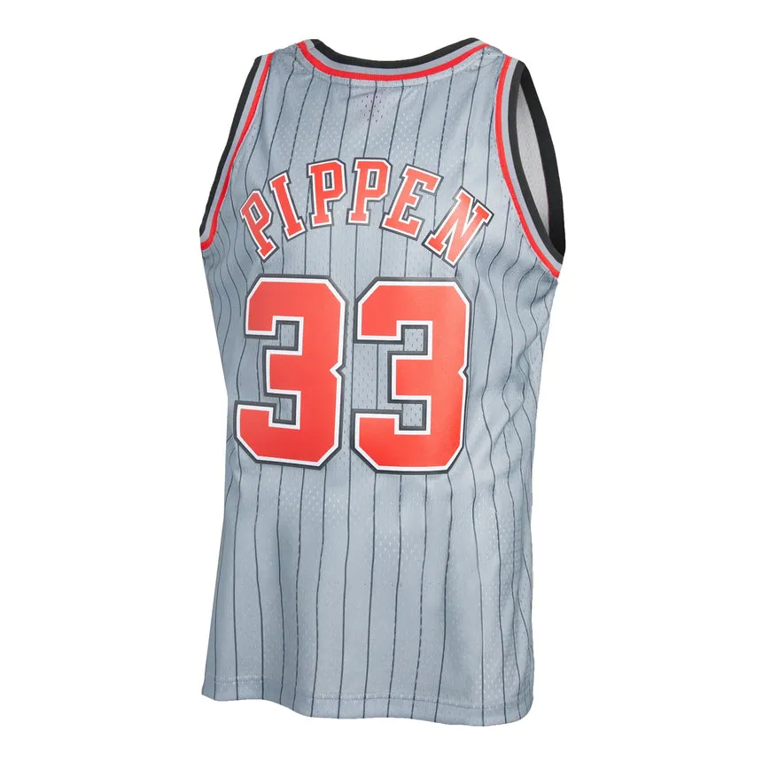 Men's Chicago Bulls Scottie Pippen Mitchell & Ness Gray 1995-96 Hardwood Classics Reload 2.0 Swingman Jersey