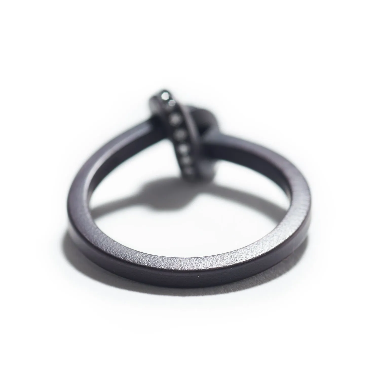 Relaxed Knot Ring