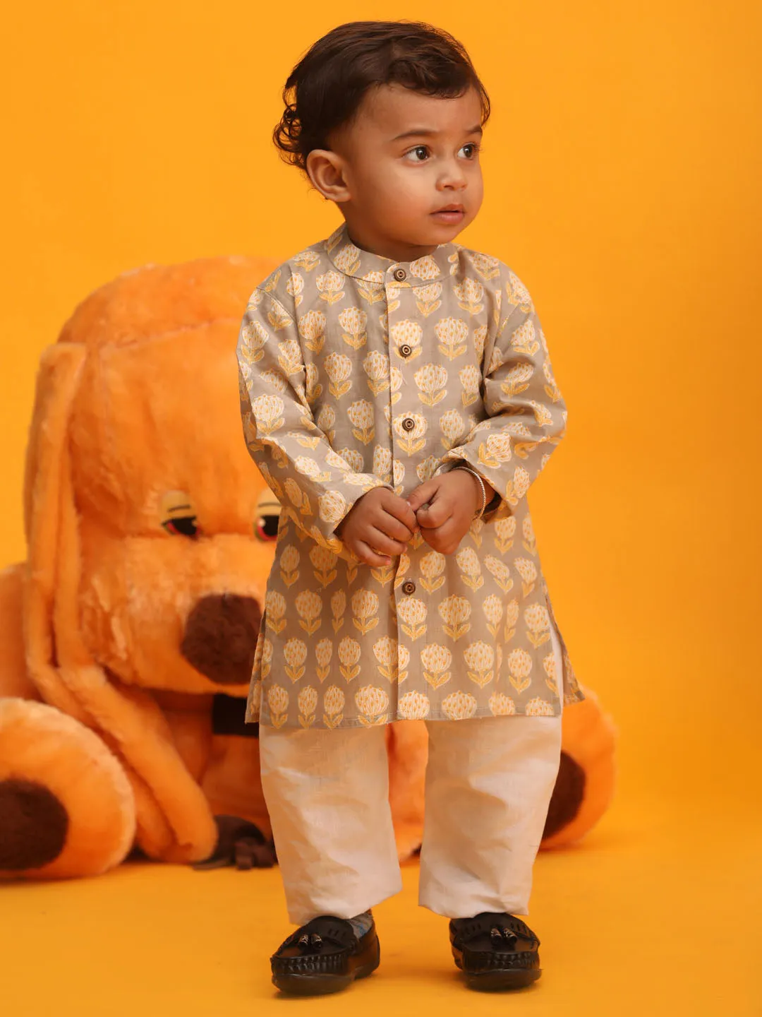 VASTRAMAY Boy's Gray Floral Printed Cotton Kurta Pyjama Set