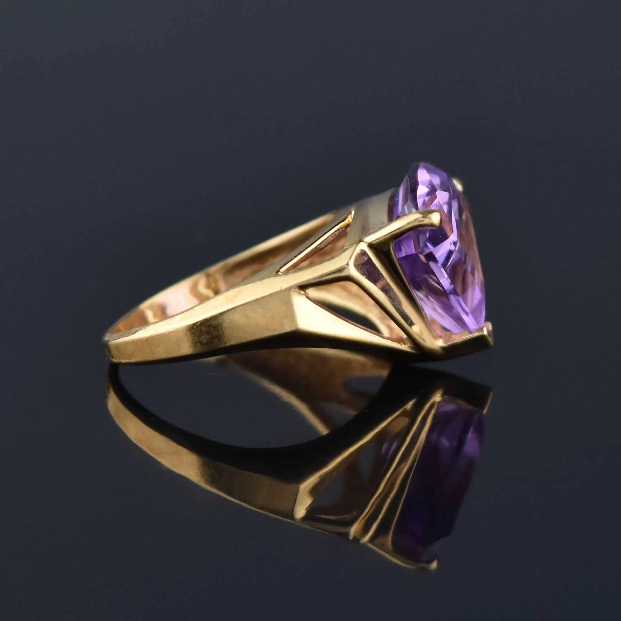 Vintage 14K Gold Trillion Cut Amethyst Ring